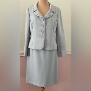 Tahari Suit size 10